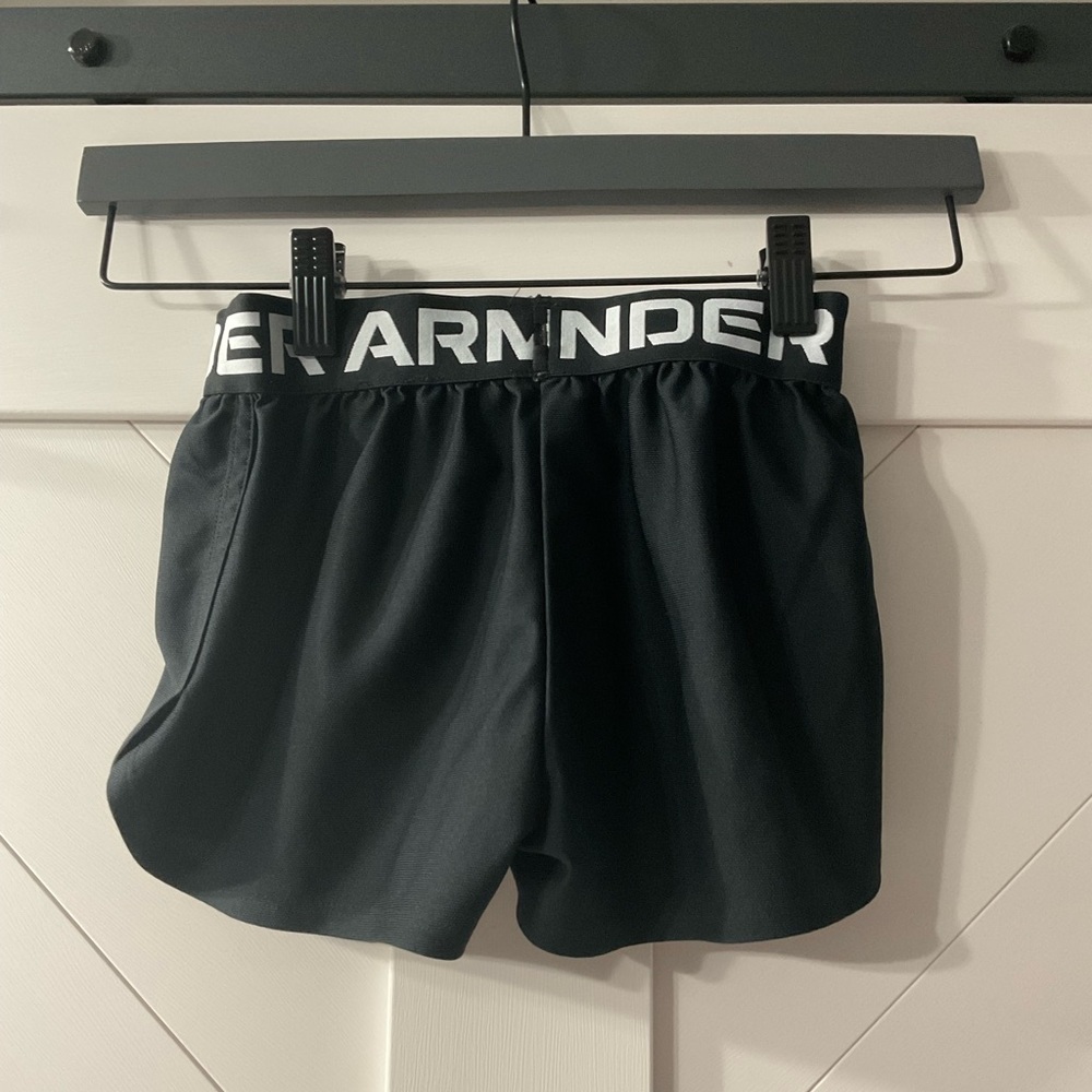 Like new Under Armour YSM girls black shorts - Picture 3 of 5